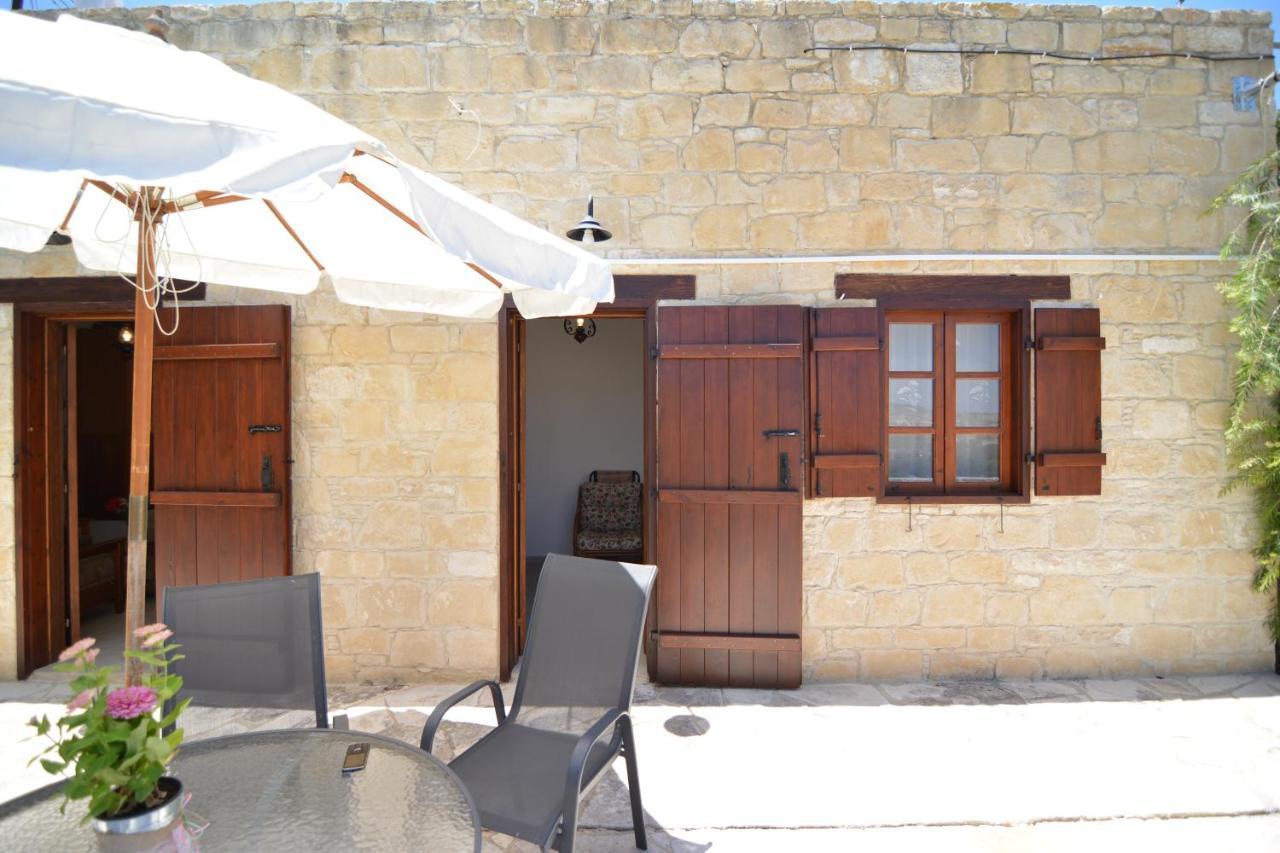 Maison d'hôtes Elpida'S Stone Houses à Goudhi Extérieur photo