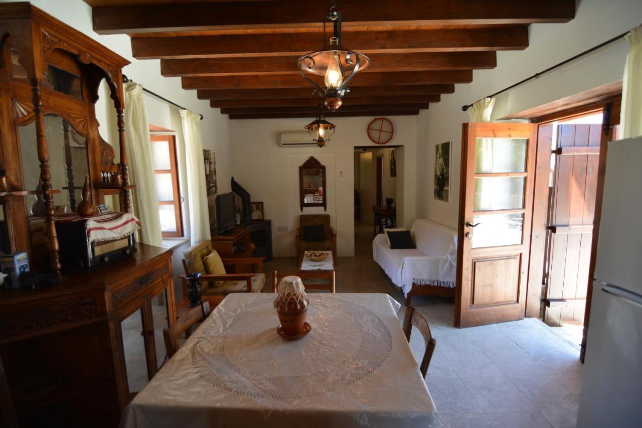 Maison d'hôtes Elpida'S Stone Houses à Goudhi Extérieur photo